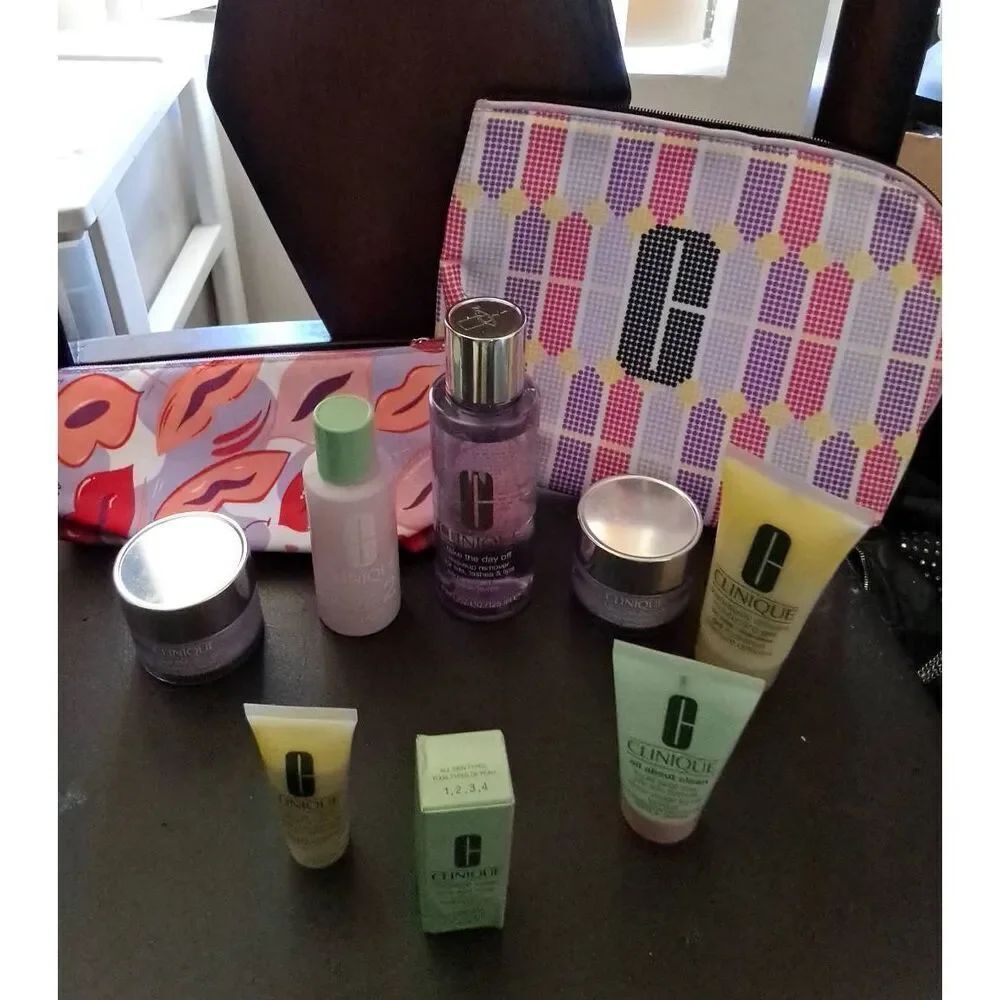 Nice (9) Pc. CLINIQUE LOT~Cleanser~Moisturizer~Toner~Mask~Cosmetic Bags